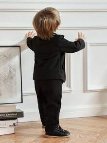 Souflis Souflis 2 pièces Costume rétro français pour bébé garçon Automne/Hiver 2025 Nouvelle veste texturée noire avec nœud papillon, Top à manches longues et pantalon noir. Tenue élégante pour anniversaire, fête, occasions formelles en automne
