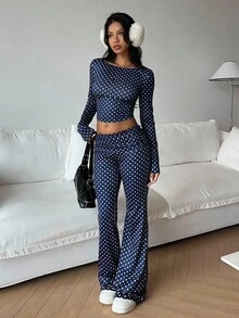 SHEIN EZwear Conjunto de 2 piezas con top corto de manga larga con hombro asimétrico y lunares y pantalones acampanados, estilo retro elegante