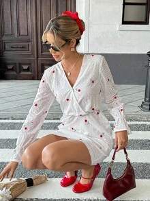 SHEIN Frenchy 女式花卉刺绣V领长袖时尚迷你连衣裙 - 米色 - 查看 6