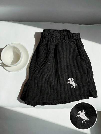 Comfortcana Black Corduroy Women's Wide Leg Shorts With Figure Detail And Pockets, Casual Short Style