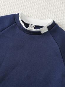 SHEIN 男童两件套保暖内衬撞色卫衣和运动裤套装，舒适休闲日常穿着，适合室内、室外、运动、聚会、度假、返校、秋冬季穿着。男童休闲两件套，藏蓝色运动服，男童冬季套装，男童服装，男童两件套运动服套装 - 藏蓝色 - 查看 4