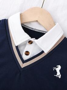 SHEIN Playful Pals 1 件套男婴套装，儿童针织舒适长袖 Polo 衫 2 合 1 卫衣，时尚幼儿胸前印花小众设计上衣搭配卡其色休闲松紧腰宽松裤，适合秋季度假、日常外出等场合。