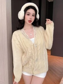 DAZY 秋冬宽松休闲针织上衣，时尚麻花针织纹理，优雅蕾丝花边V领，水钻纽扣装饰，奶油黄色长袖开衫，适合婚礼和派对 - 黃色 - 查看 9