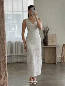 Andrea Bello Textured Ditsy Floral V-Neck Waist Shaped A-Line Long Dress - White - View 6