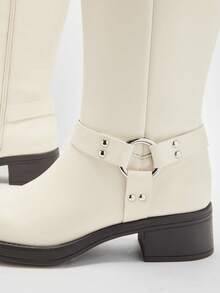 Solezae 女士冬季保暖时尚舒适粗跟中筒作战靴，带绑带和五金装饰 - 白色 - 查看 4