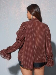 Viva Relle 大码女士优雅棕色波点印花系领荷叶袖衬衫，秋季派对诗人衬衫 - 棕色 - 查看 4
