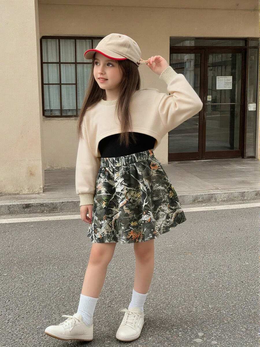 3 件女童装：卡其色长袖短款上衣 + 吊带背心 + 迷彩叶印花裙，复古独特风格，可与黑色汗衫搭配，打造更多立体感，时尚个性化女孩造型