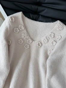 SHEIN Frenchy Pulover lejer pentru femei, cu decolteu în V, mânecă lungă, cu decor floral 3D, toamnă/iarnă, pulover casual versatil pentru femei, brodat cu viță de vie, toamnă, pulover toamnă/iarnă, model broderie franceză, decolteu rotund, mânecă lungă, pulover caisă, iarnă pentru femei, pentru Anul Nou pentru femei, pentru Ziua Recunoștinței pentru femei; Pulover tricotat, pulover pentru femei, Cottagecore; - Bej - Vizualizare 5