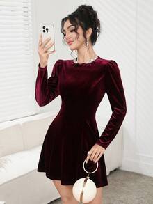 Modelyn 女士纯色蝴蝶结装饰水钻圆领泡泡袖优雅短款连衣裙 - 酒紅色 - 查看 1