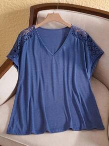 EMERY ROSE Plus Size Women Contrast Lace Batwing Short Sleeve V-Neck Casual T-Shirt - Baby Blue - View 1
