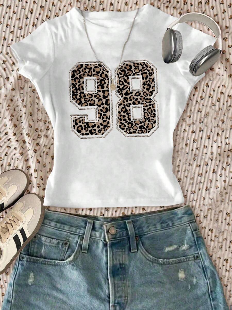 Attitoon 女士圆领短袖数字 95 豹纹紧身 T 恤，适合夏季、机场、街头服饰、Y2K 和返校季 - 彩色 - 查看 1