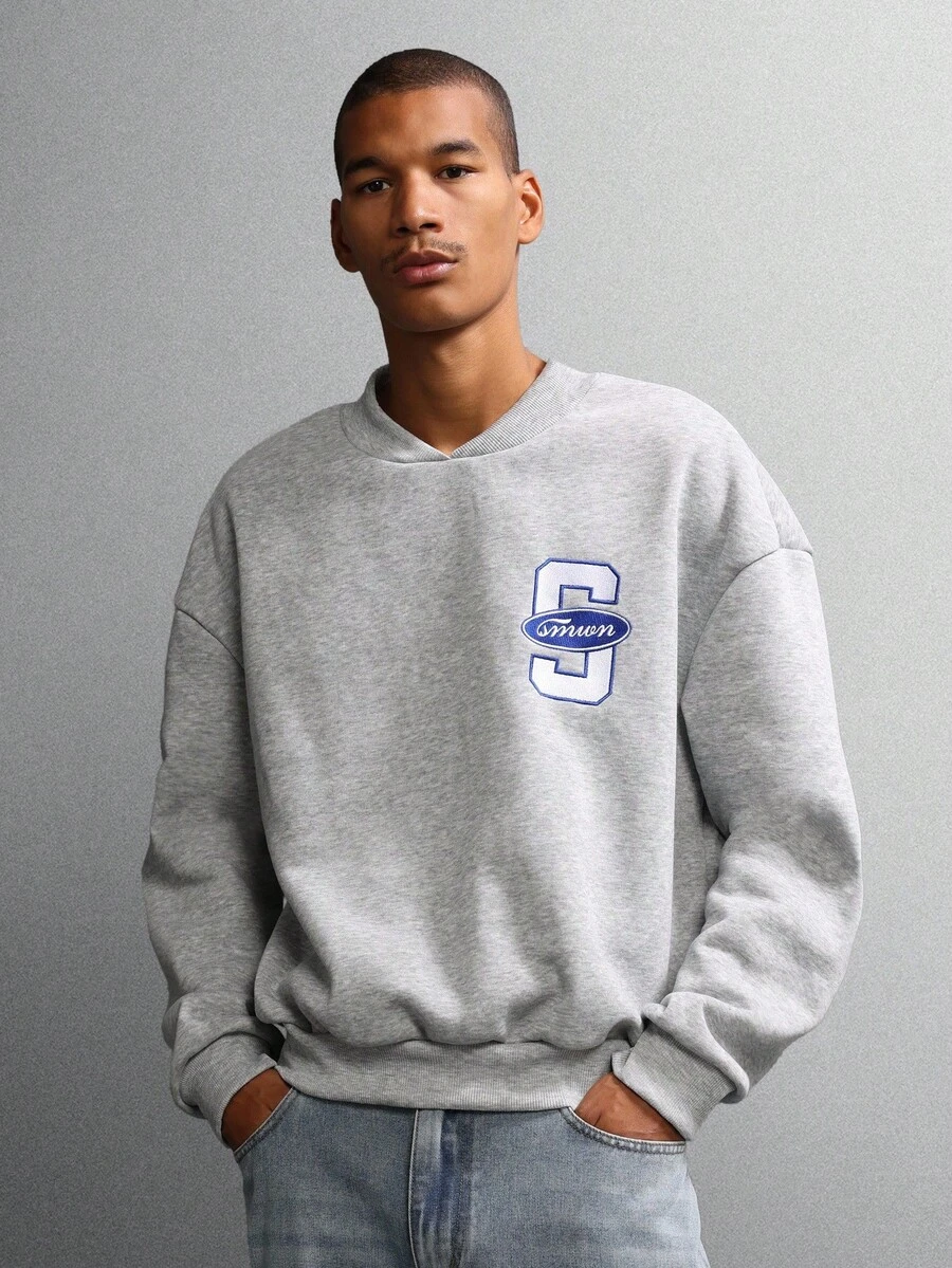 SUMWON 短款学院风经典运动衫，带刺绣校园字母标志，休闲圆领长袖套头衫，秋冬家居服 - 灰色 - 查看 1