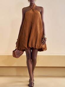 Zivah 2025 秋季新款音乐节、复活节、圣帕特里克节、西部风、游牧风、生日派对、毕业典礼、学院风、学生装、日常休闲、基础百搭、休闲、邮轮旅行、海滩、日光浴、网络热卖、街头潮流、婚礼宾客波西米亚风、通勤、早午餐、机场装棕色亮面面料露背扭花蕾裙、纹理面料短款 A 字型露背连衣裙 - 棕色 - 查看 5