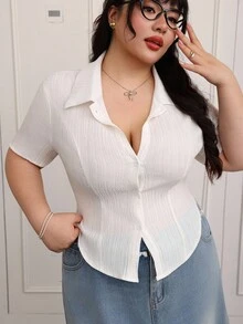 CovetEZ 大码女式波浪提花前扣休闲纯色短袖修身衬衫，春夏 - 白色 - 查看 3