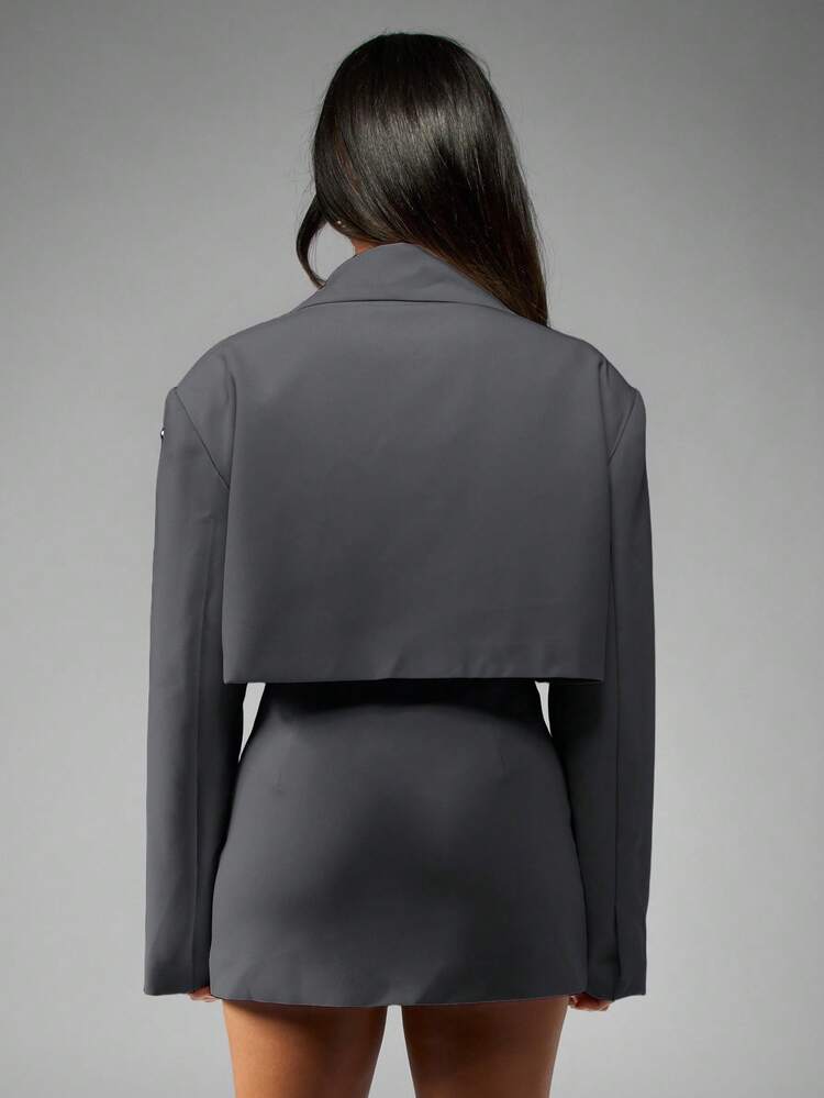 MISSGUIDED Blazer court contemporain à manches longues avec clous, boutons métalliques design , pièce mode d'hiver et d'automne