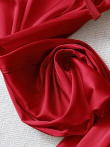 SHEIN LUNE 女士休闲亮面缎面低腰阔腿裤，适合简约休闲和通勤穿搭，春夏缎面裤，休闲款 - 紅色 - 查看 5