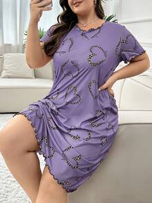 Váy ngủ ngắn tay cổ tròn viền bèo nhún dành cho nữ cỡ lớn, họa tiết da báo và trái tim, kiểu dáng Moo Moo Night Dress. - Màu tím - Xem 3