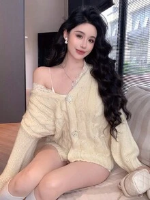 DAZY 秋冬宽松休闲针织上衣，时尚麻花针织纹理，优雅蕾丝花边V领，水钻纽扣装饰，奶油黄色长袖开衫，适合婚礼和派对 - 黃色 - 查看 2
