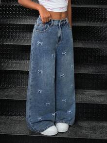 SHEIN 少女Y2K浅色水洗高腰蝴蝶结花朵刺绣口袋可爱宽松阔腿牛仔裤，休闲宽松牛仔裤，秋冬返校季牛仔裤，街头复古风裤子，舒适百搭，适合8-12岁女孩，适合上学、居家和旅行，刺绣阔腿牛仔裤，Y2K宽松牛仔裤，蝴蝶结刺绣牛仔裤，牛仔宽松牛仔裤，宽松星星牛仔裤 - 中等水洗藍 - 查看 4