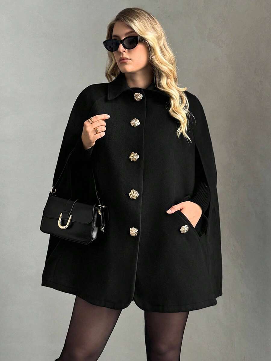 Auralis 大码女式优雅金属花朵纽扣设计斗篷外套，秋冬 - 黑色 - 查看 1