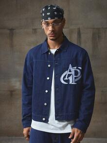 AXEPEAK 男士休闲水洗字母刺绣牛仔夹克，秋季 - 藍色 - 查看 3