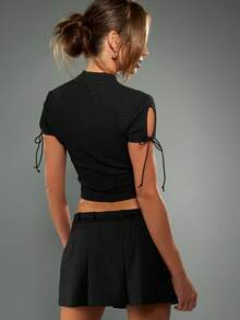 MISSGUIDED 纹理针织领口锁孔镂空系带短款上衣 - 黑色 - 查看 2