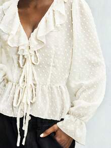 Lumivelle 全新纹理雪纺 V 领荷叶边系带衬衫 - 杏色 - 查看 5