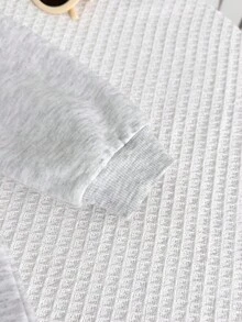 SHEIN 婴儿男女童灰色针织柔软翻领长袖C字连体衣，带拉链，居家户外皆宜，适合秋冬季节。婴儿拉链连体衣，新生儿服装，男女通用婴儿服装，中性婴儿休闲连体衣，感恩节礼物，秋季服装。