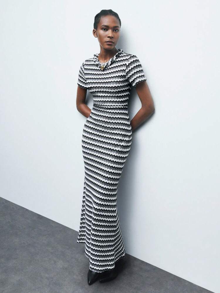 SHEIN Maija Women's Autumn/Winter Multicolor Striped Fitted Crew Neck Short Sleeve Maxi Dress, Chic Vacation Romantic Casual Sophisticated Fashion Geometric Wave Jacquard Knit Beach Boho Style Vacation Dress Low-Key And Durable Basic Style, All-Match And Suitable For Everyone, Street Fashion Wear, Coffee Shop Wear, Relaxed Wear All-Season Modern Vacation Nomadic Casual Fashion All-Match Women's Country Concert Clothing Western Style Women's Clothing Nomadic Style Bohemian High-End Elegance
