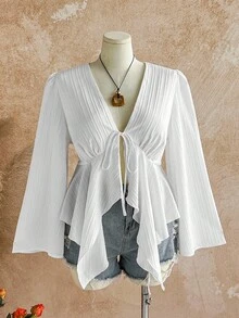 Soleia 大码女式返校度假服，V 领白色纹理长袖荷叶边下摆衬衫 - 白色 - 查看 5