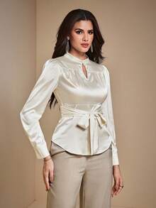 JIAN LASALA Weißes Satin-Top mit Stehkragen, Taillengürtel und Raffungen für Damen – ideal für Frühling und Herbst, lässig und elegant, perfekt für Winter und Hochzeiten. Luxuriöse und stilvolle Bekleidungskollektion. - Weiss - Übersicht 3
