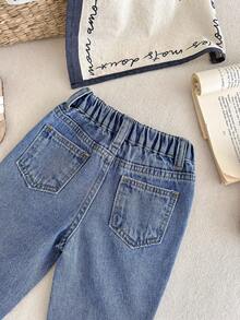 SHEIN Baby Girl Y2K Colorful Heart Embroidered Loose Flared Denim Pants, Blue, Heart Jeans Baby Girl,Fall Clothes,Autumn Clothes ,Casual And Fashionable Vacation Outfits, Baby Jeans Pants Girls, Toddler Girl Jeans Winter - Light Wash - View 4