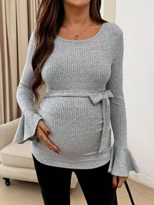 SHEIN Camiseta casual acanalada de maternidad de unicolor con cuello redondo, mangas acampanadas y cintura anudada
