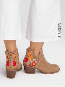 Styleloop 女士时尚刺绣杏色后拉链粗跟西部靴，踝靴，适合万圣节派对的牛仔靴 - 杏色 - 查看 3