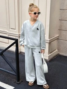 SHEIN Tween Girls Solid Light Gray Fleece Inner Oversize V-Neck Fluffy Loose Fit Long Sleeve Sweatshirt With Print And Wide Leg Sweatpants, Small Logo Print,  Sweatshirt And Sweatpants Set For Autumn/Winter, Tween Girl Sweatshirt Pants Set Girl Two Piece Long Sleeve Set Tween Matching Set Teen Girls 2 Piece Pants Set Casual Two Piece Set Grey Sweatpants Set V-Neck Sweat Suit Sweatshirt Straight Pants Suit Tween Girl Teen Two Piece Long Sleeve Set - Light Grey - View 10
