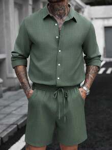Manfinity Homme 2pcs Men's Olive Green Autumn Outfits,Casual Long Sleeve Single-Breasted Shirt And Drawstring Textured Shorts Set,Minimalism Vacation Clothing For Men - Green - View 1