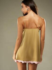 MISSGUIDED 奢华蕾丝边缎面迷你吊带裙优雅高腰派对晚礼服，带有粉色精致细节 - 淡黃色 - 查看 2