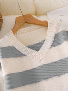 SHEIN Tween Girls Sweaters 1pc Chic Blue And White Stripe,Autumn,Casual,Holiday,Back-To-School Knit V-Neck Long Sleeve Cropped Pullover,Thick Textured Knit - Grey - View 4
