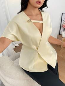Firerie Plus Size Women Elegant Minimalist Short Sleeve V-Neck Metal Decor Waist Cinched Blouse, Suitable For Daily Commute - Apricot - View 3