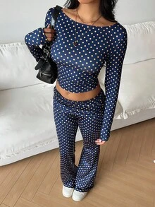 SHEIN EZwear Conjunto de 2 piezas con top corto de manga larga con hombro asimétrico y lunares y pantalones acampanados, estilo retro elegante