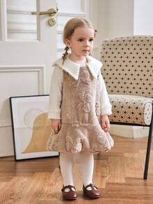 SHEIN Set de 2 piezas para bebé niña: Blusa de manga larga con cuello lindo en beige y vestido jumper grueso en color café para otoño/invierno 2025 - Caqui - Ver 3