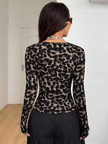 Coolane 女款 Y2K 街头风树枝图案紧身 V 领 T 恤 - 彩色 - 查看 6