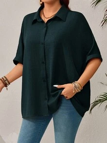 EMERY ROSE Chemise décontractée ample à manches chauve-souris et à simple boutonnage pour femmes de grande taille, couleur unie. Idéale pour les vacances, l'été. - Vert sapin - Voir 4