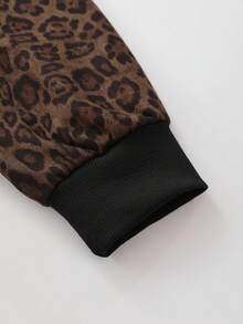 ROMWE MEN Street Life Men's KPOP Retro Leopard Print Sweatshirt, Loose Cropped Style, Fall