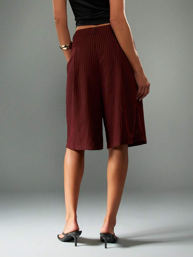 MISSGUIDED Pleated Wide Leg Bermuda Shorts With Vertical Pinstripe Pattern For Office And Casual Wear