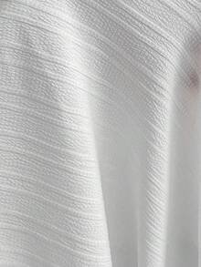 Soleia 大码女式返校度假服，V 领白色纹理长袖荷叶边下摆衬衫 - 白色 - 查看 8