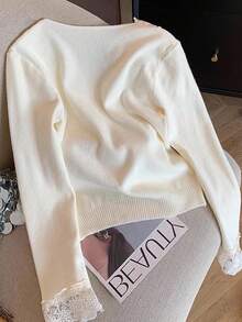 Resyla Suéter elegante de mujer con cuello en V, contraste de encaje, manga larga y diseño de botones para otoño/invierno - Blanco - Ver 2