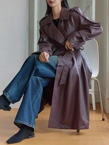 DAZY 女士翻领长款PU皮夹克，腰部饰有腰带，休闲街头风长款风衣 - 酒紅色 - 查看 2