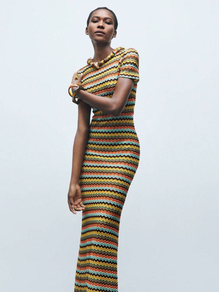 SHEIN Maija Robe longue femme à col rond, manches courtes, rayures multicolores, ajustée. Chic, romantique, décontractée, sophistiquée. Style géométrique, vagues, jacquard, tricot, bohème, pour vacances