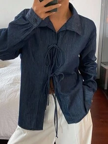 DAZY 女士翻领蝴蝶结肩带设计宽松长袖休闲牛仔衬衫 - 深色水洗藍 - 查看 1